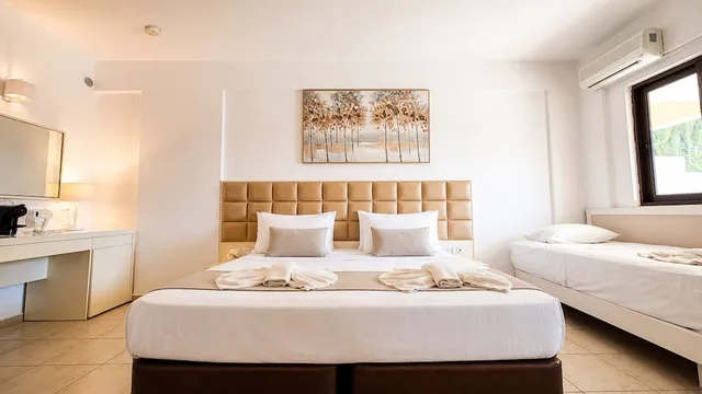 غرفة سوبيريور بسرير مزدوج مع أريكة، ST. CONSTANTIN SEA HOTEL AND SPA RESORT 4/10