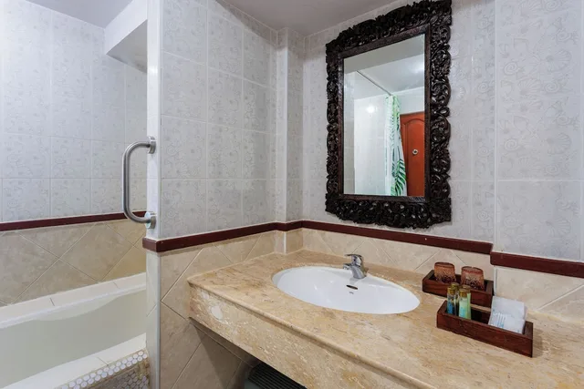 غرفة ديلوكس بسرير مزدوج بإطلالة جزئية على البحر، Anyavee Aonang Bay Resort 9/10