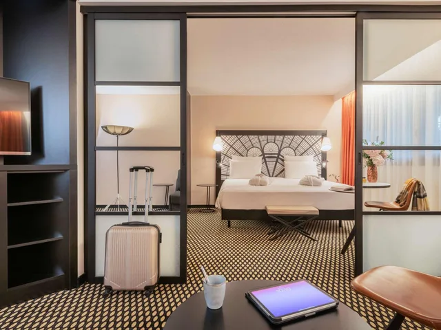جناح عائلي بسرير كينج وسرير كوين مع أريكة في طابق مرتفع، Mercure Paris Porte De Versailles Expo 6/6