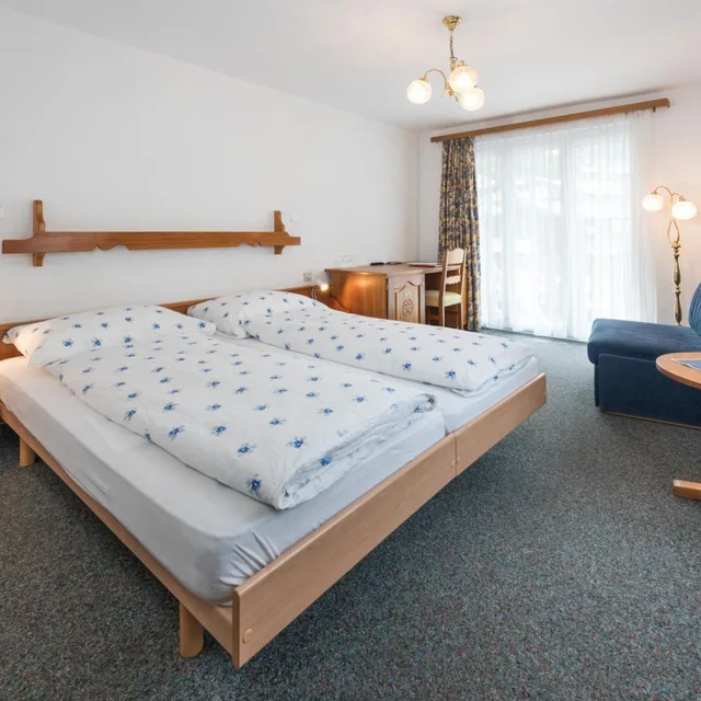 Room, Double Bed, Partial Mountain View, Balcony or Terrace، Hotel Rhodania 2/10