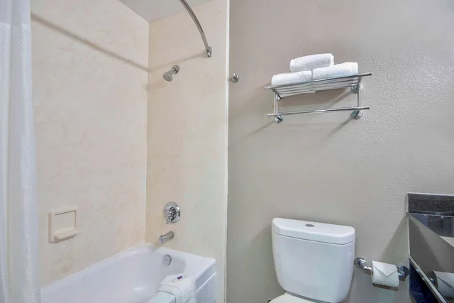 غرفة قياسية بسرير كوين لذوي الإعاقة، Studio 6 Extended Stay - Austin, TX - Midtown 10/10