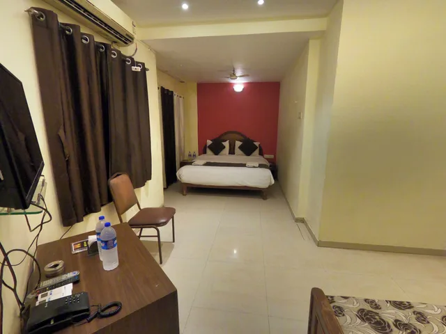 Wooden, King Bed، Hill Forest Resort 6/7