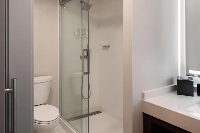Room, King Bed, City View, Club Lounge Access, Marriott Springfield Downtown 4/8