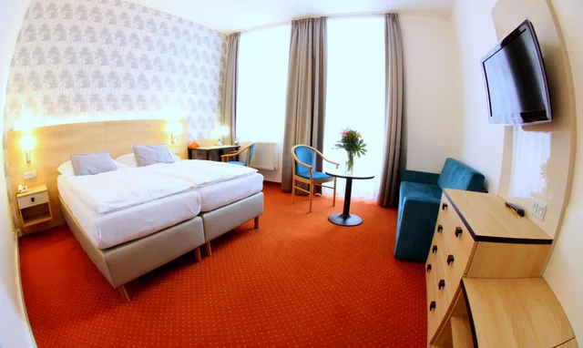 Room, Triple, Flora Hotel 2/4