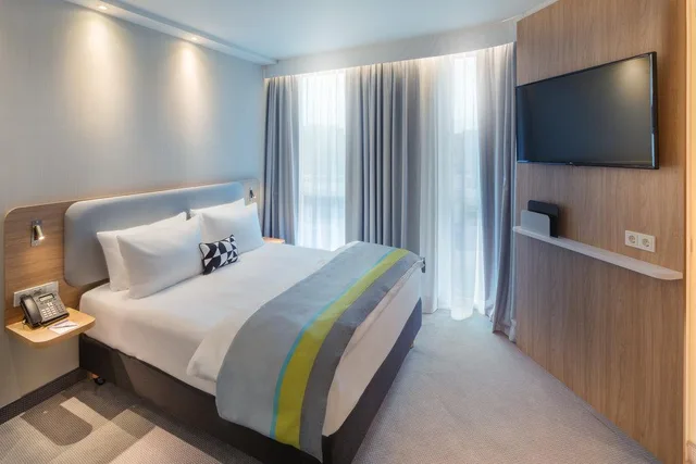 غرفة بسرير مزدوج بإطلالة، Holiday Inn Express Erlangen 1/3