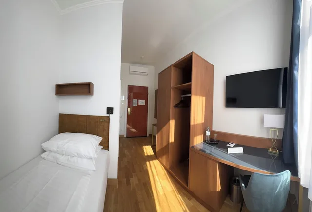 غرفة قياسية مفردة، Hotel Secession an der Oper 8/11