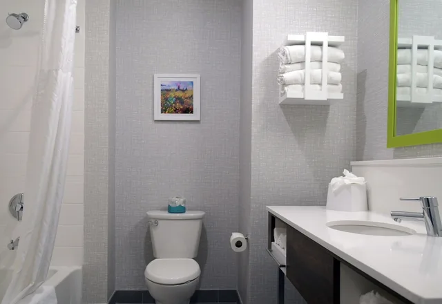 غرفة بسرير كينج، Hampton Inn Glendale Milwaukee, WI 2/6