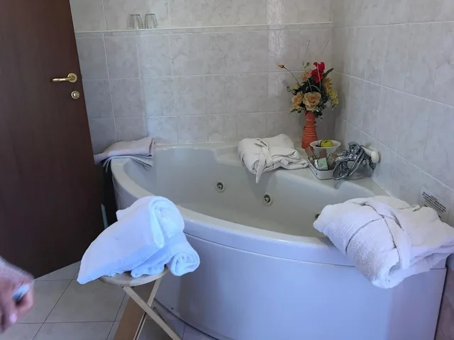 Deluxe, Double Bed, Hill View, Garden Hotel Tabiano 4/4