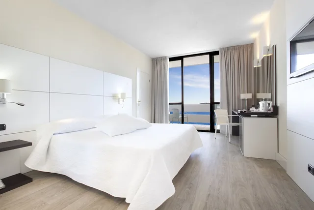 جناح بسرير كينج وسرير فردي مع أريكة، Grand Hotel Pianeta Maratea 1/5