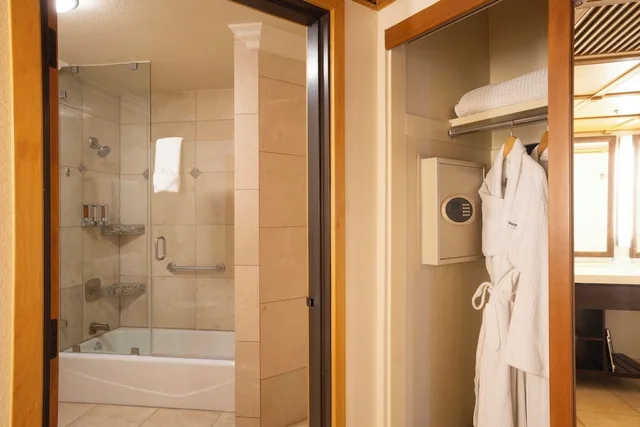 غرفة قياسية بسريرين كوين بإطلالة على البحر، Pacific Terrace Hotel 7/8