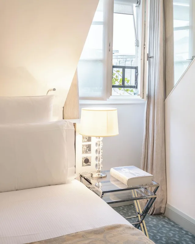 دوبلكس بسرير كوين، Le Burgundy Paris 6/9