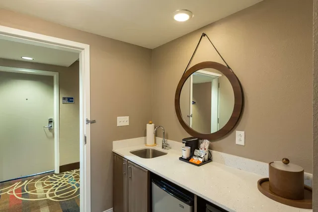 جناح استوديو بسرير كينج مع أريكة، Hampton Inn And Suites Jamestown 3/4