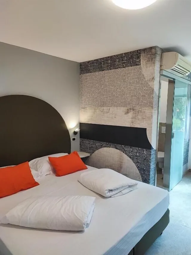 غرفة أساسية بسرير كوين في الطابق الأرضي، Hotel Augusta 1/6