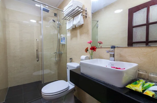 Room, Triple, 1 Queen and 1 Single Bed, City View, Balcony, Hanoi Elpis Hotel 5/5