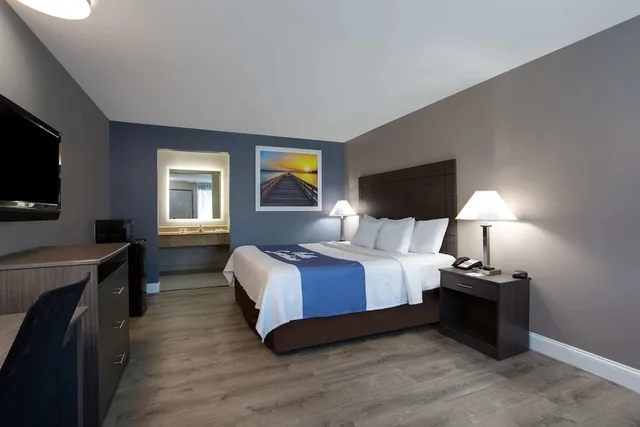 غرفة قياسية بسرير كينج للمدخنين، Days Inn by Wyndham Chesapeake 4/10