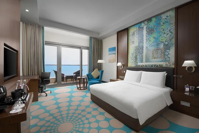 غرفة تنفيذية بسرير كينج، RADISSON BLU HOTEL, SOHAR 3/10