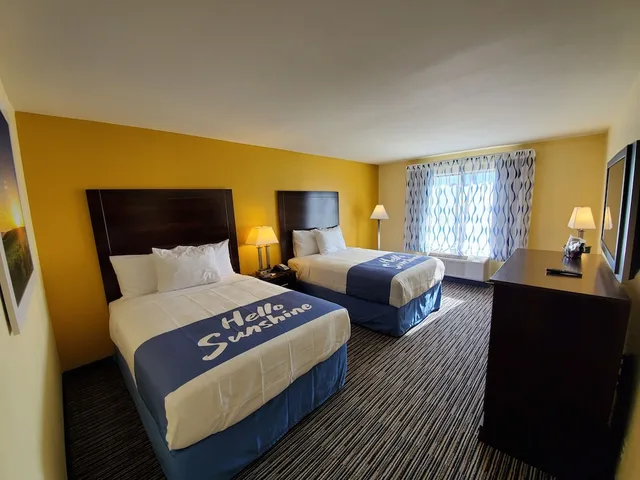 غرفة بسريرين مزدوجين في الطابق العلوي لذوي الإعاقة، Days Inn by Wyndham Atlanta/Southlake/Morrow 1/8
