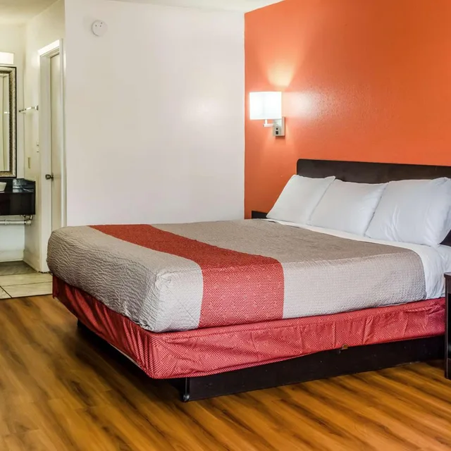 غرفة بسرير كينج لذوي الإعاقة، Motel6 Saraland, AL 3/9