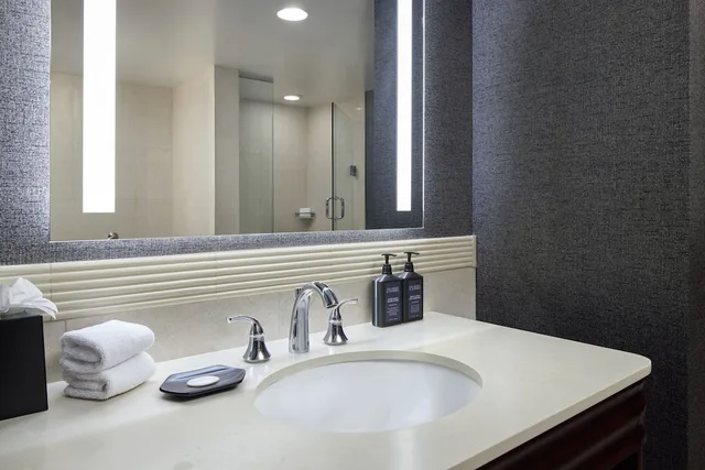 غرفة بسريرين كوين بإطلالة على الفناء، Sheraton Valley Forge King of Prussia 5/8