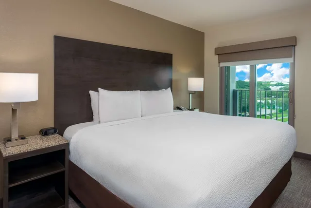Room, King Bed, Bathtub, Accessible, Coral Pointe Sarasota, an Ascend Collection Hotel 2/2