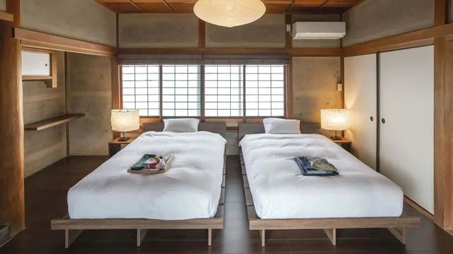 غرفة بريميير بسريرين منفصلين يُسمح فيها بالحيوانات الأليفة، Sasayama Castle Town Hotel Nipponia 1/1