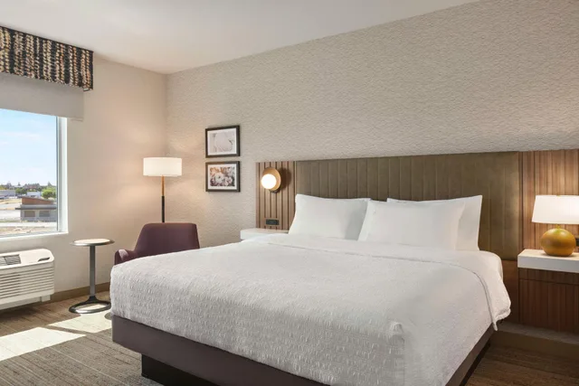 Room, Double Bed, Hampton Inn Stockton, CA 2/2