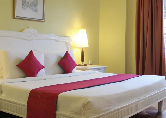 1 Bedroom, Suite, Colmar Tropicale, Berjaya Hills 2/3