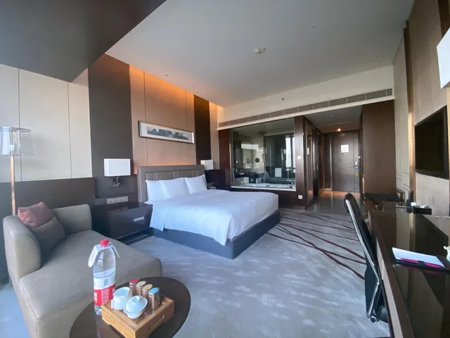 جناح سوبيريور بسرير كينج بمنطقة جلوس، Crowne Plaza Zhangzhou 1/4