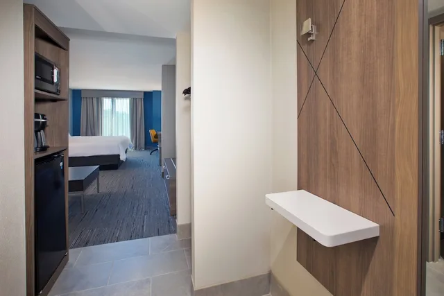 جناح بسرير كينج، Holiday Inn Express Hotel & Suites I-26 & Us 29 At Westgate Mall 5/6