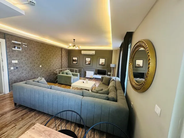 دوبلكس كومفورت بسريرين كوين بإطلالة على المسبح بشرفة مع أريكة، Royal Loft Suit 9/10