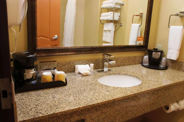 Room, 2 Queen Beds, La Quinta Inn Suites Little Rock Bryant 5/7