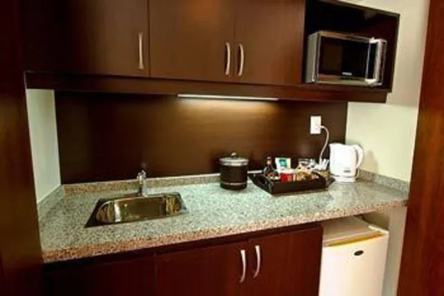 جناح، Regency Park Hotel 3/4