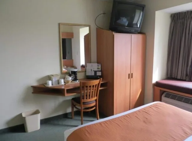 غرفة قياسية بسرير كوين، Microtel Inn And Suites Memphi 5/7