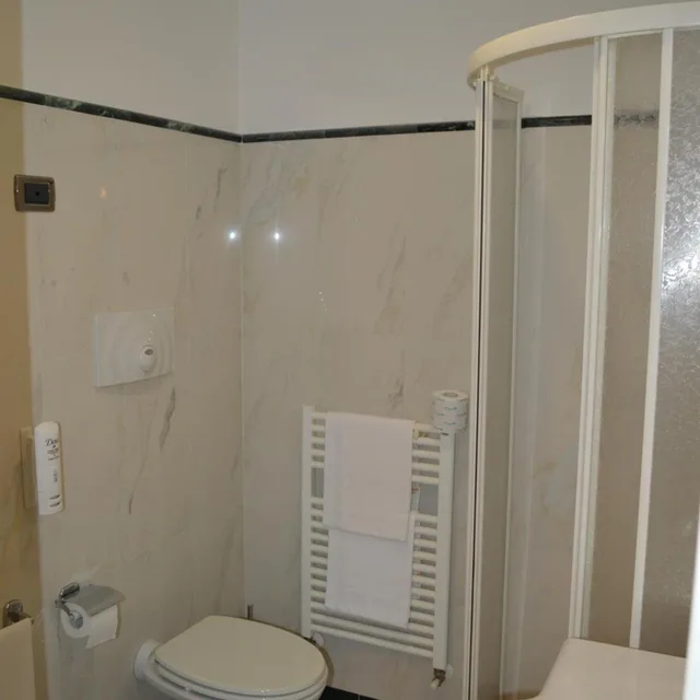 غرفة مفردة، Canadian Hotel 4/5