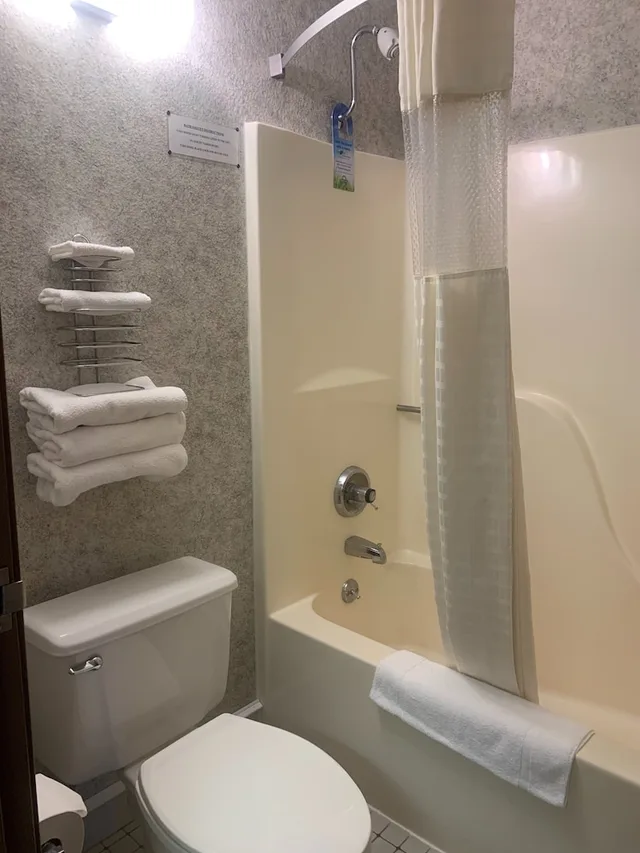 جناح استوديو بسرير كينج، Days Inn by Wyndham Hurley 4/4
