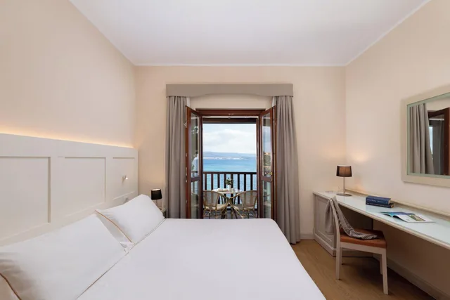 Connecting, Family, Sea View, Exterior Balcony, Punta Negra 2/10