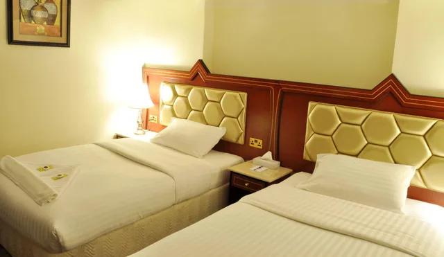 غرفة بسريرين منفصلين، Saffron Hotel 3/3