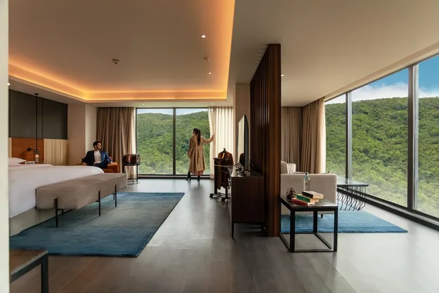 جناح تنفيذي بسرير كينج، Hyatt Regency Dehradun Resort And Spa 1/2