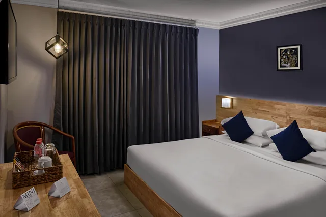 Standard, Double Bed, No Window, Pacific Hotel 3/10