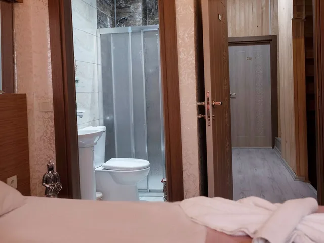 غرفة اقتصادية بسرير كوين، Megaron Hotel 7/7