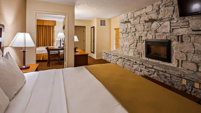 Suite, King and Double Bed, with Extra Double Bed, Best Western Center Pointe Inn 7/10