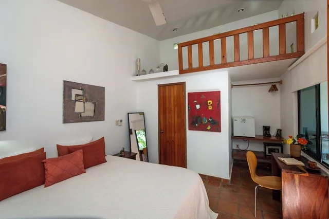 غرفة بسرير كينج بإطلالة على الحديقة بمطبخ صغير، Villa Mozart y Macondo 2/3