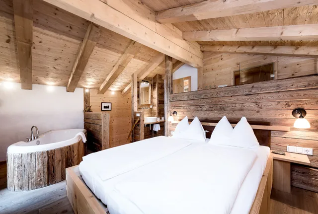 1 Bedroom, Honeymoon, Chalet, Terrace, Private Spa، Puradies 1/2