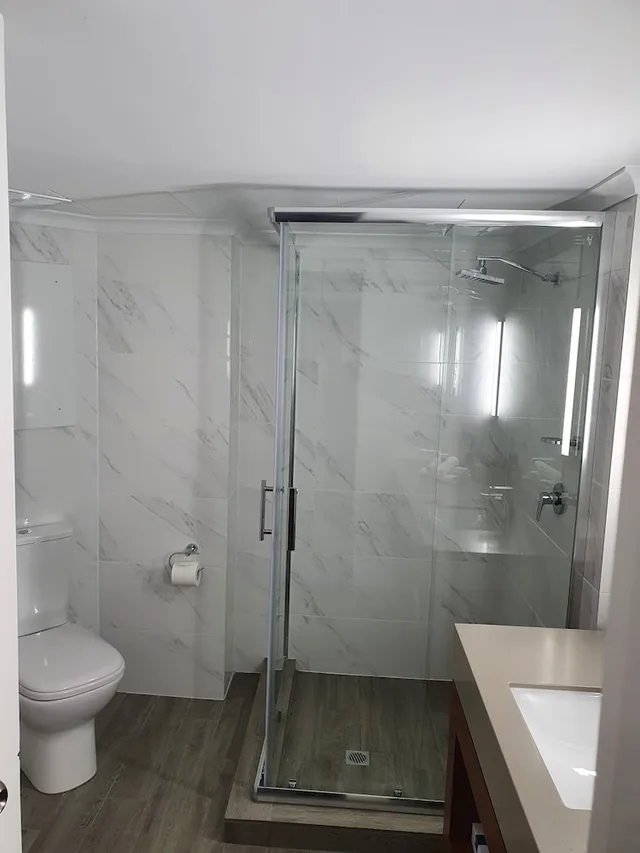 شقة تنفيذية بسرير كينج بغرفة نوم واحدة مع أريكة، CAPITAL EXECUTIVE APARTMENT HOTEL 1/1