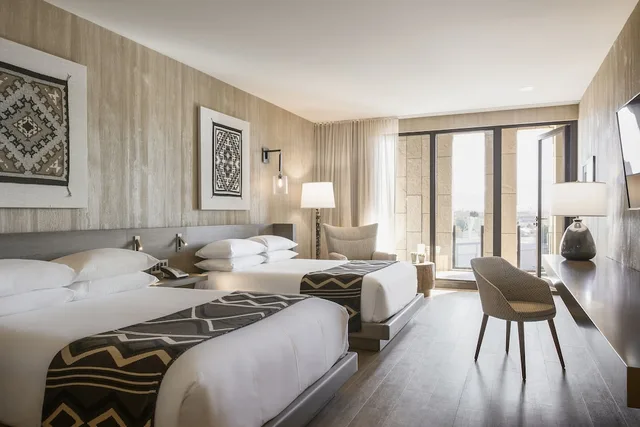 غرفة بسريرين كوين بشرفة لذوي الإعاقة، Hotel Chaco 1/1