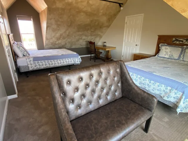 جناح بسرير كينج وسريرين كوين وسرير فردي بغرفتي نوم، Skyridge Inn Bed & Breakfast 2/5