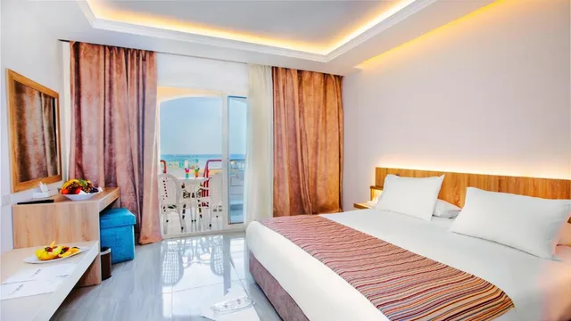Swim Up, Double or Twin Bed, Pool View، Titanic Beach Spa And Aqua Park 1/2