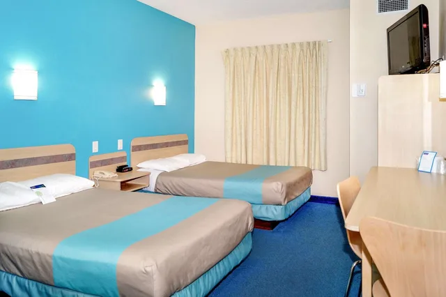 2 Full Beds - Non-Smoking، Motel6 Peterborough, ON 3/9