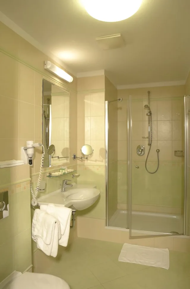 غرفة كومفورت بسرير مزدوج أو سريرين منفصلين، Schlosspark Spa Hotel 7/8
