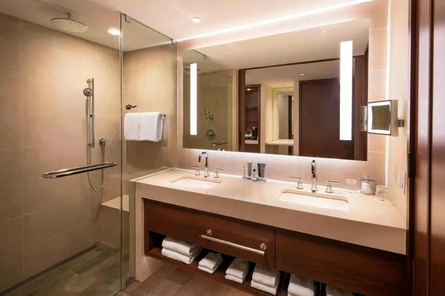 Room, King Bed, Partial Gulf View, Balcony، JW Marriott Marco Island Beach Resort 5/5